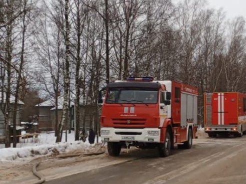 Новгородские огнеборцы за ночь ликвидировали три пожара