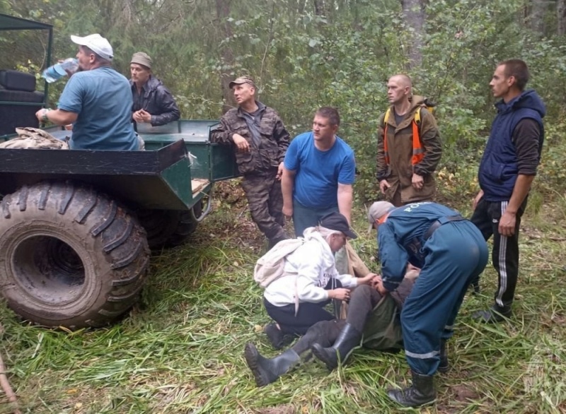 Пожилой мужчина блуждал в лесах Старорусского района девять дней